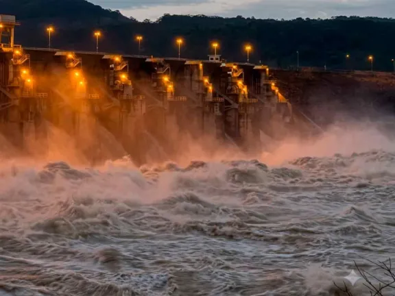 La descarga de agua de una represa en Brasil acelera la crecida del río Uruguay