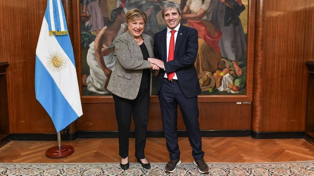 Argentina pagó 56.000 millones de dólares al FMI y la deuda aumentó a 58.000 millones