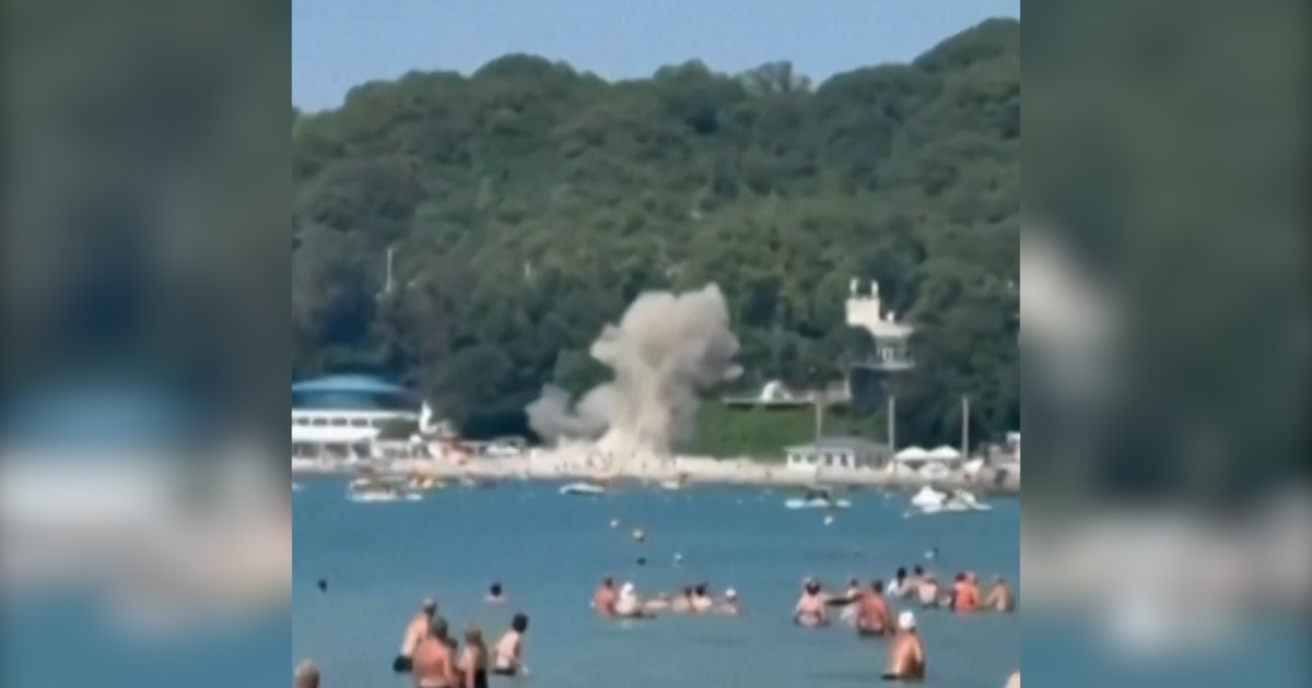 Al menos siete muertos al caer un dron derribado en una playa rusa del mar Negro