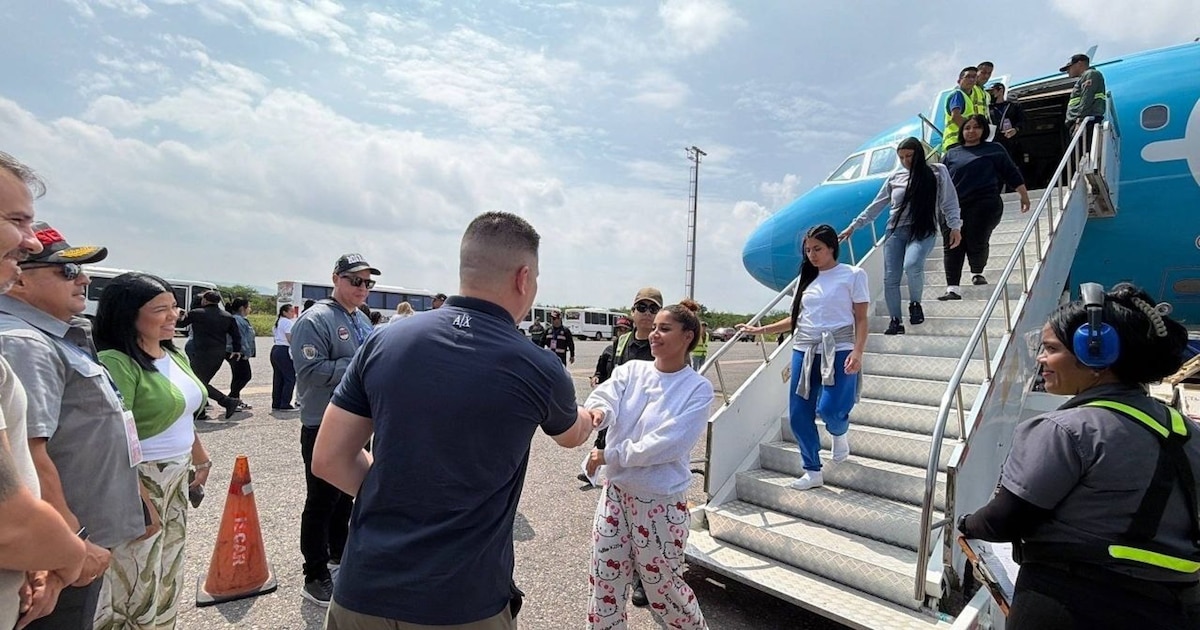 Venezuela recibió el primer vuelo de repatriación desde Estados Unidos tras los terremotos