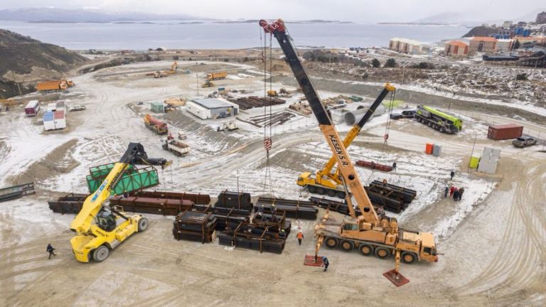 Ya se realizaron 392 viajes para trasladar equipos de la nueva central termoeléctrica de Ushuaia