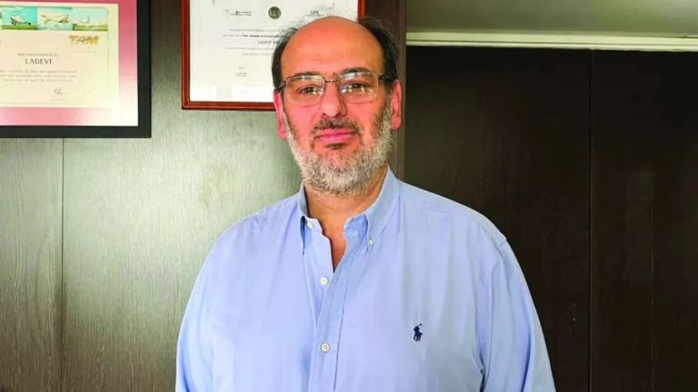 Brisighelli advirtió sobre el deterioro del muelle de catamaranes: "Está literalmente en el aire"