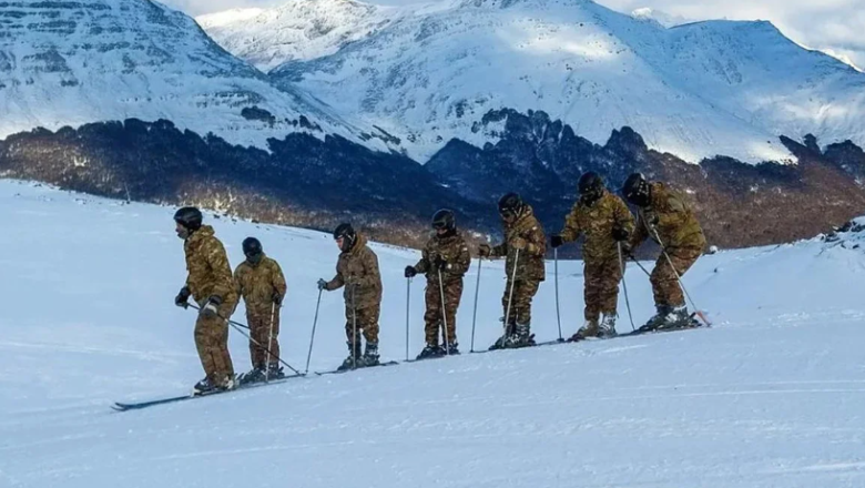 Infantes de Marina entrenan en técnicas de supervivencia invernal en Ushuaia