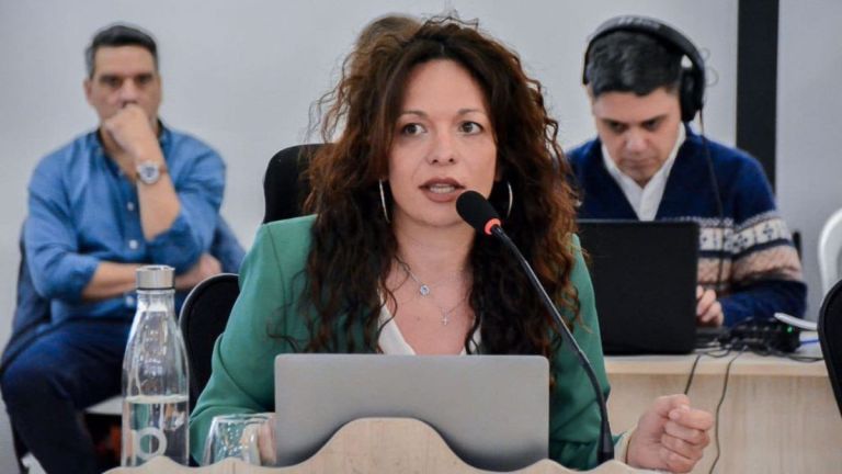 Laura Ávila impulsa medidas contra la morosidad y el endeudamiento
