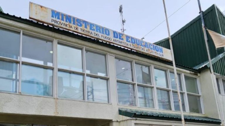 Infraestructura Escolar apunta a normalizar todas las instituciones de Ushuaia esta semana