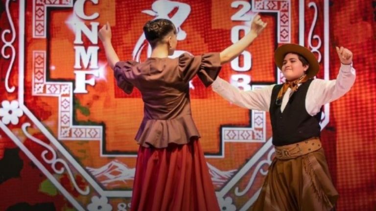 La Municipalidad de Ushuaia apoya una peña folklórica a beneficio de bailarines locales