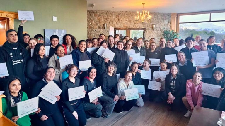 Finalizaron cursos de formación laboral en hotelería y gastronomía impulsados por el PJ y UTHGRA
