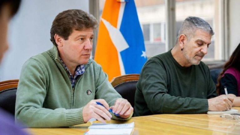Melella ratifica diálogo con gremios docentes en medio de reclamos salariales