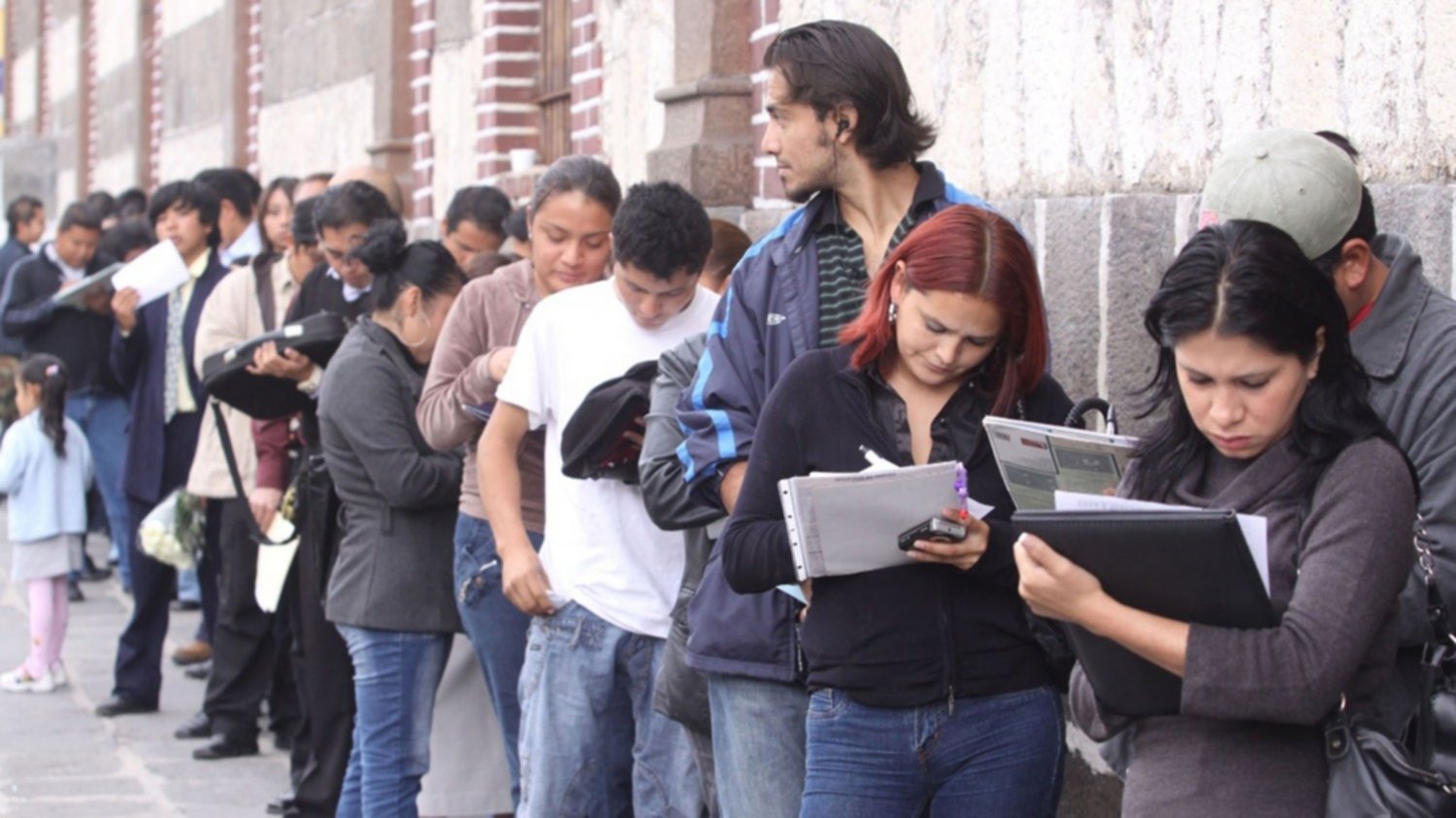 Empleo registrado perdió 9.059 puestos en mayo y sigue la caída salarial