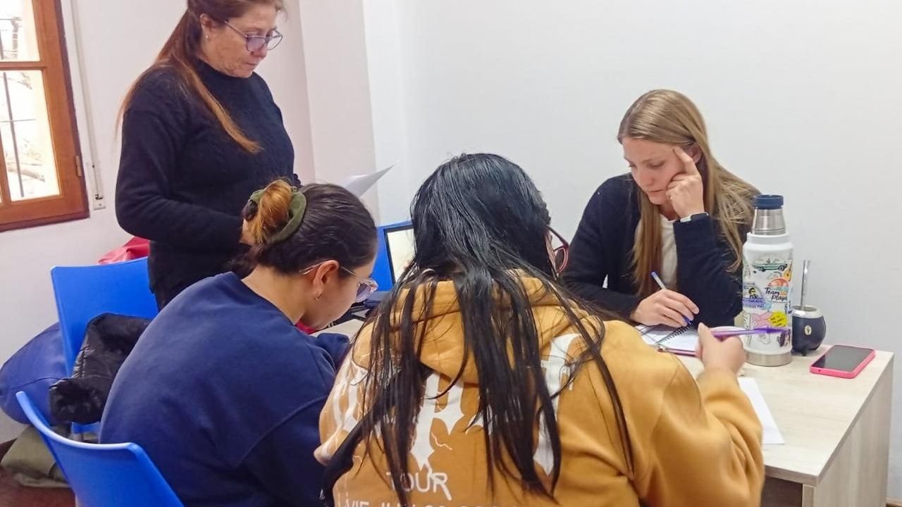 Río Grande brinda talleres sobre ansiedad ante exámenes para estudiantes en Córdoba