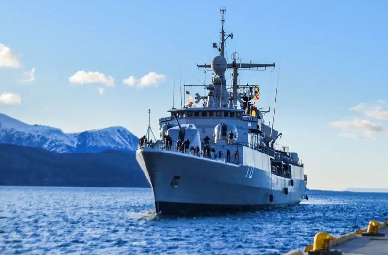 El destructor ARA Almirante Brown hizo escala en Ushuaia rumbo a ejercicios en Perú