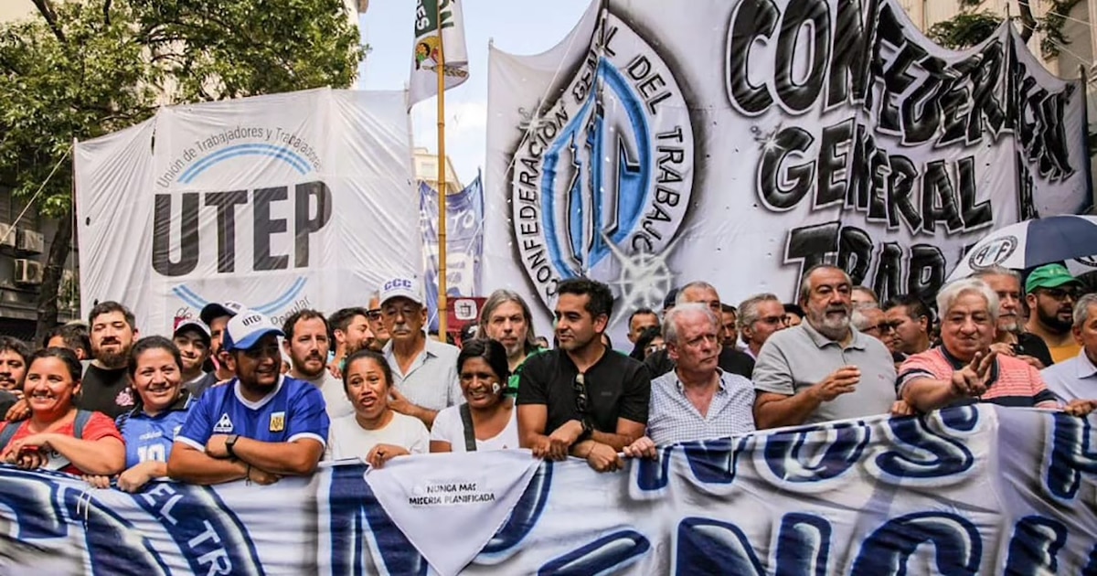 La CGT y movimientos sociales marchan al Ministerio de Economía contra el endeudamiento familiar