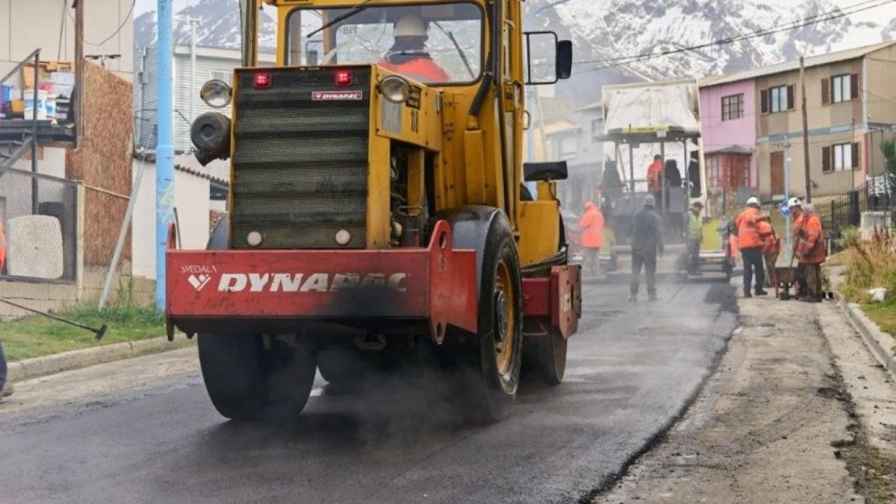 Ushuaia: adjudican por casi $299 millones la compra de insumos para equipos viales