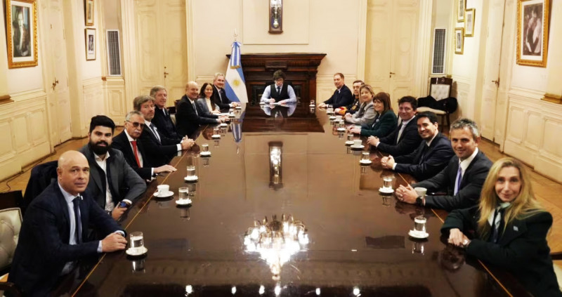 Milei encabeza hoy una reunión de gabinete tras un mes sin convocar a sus ministros