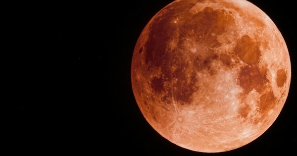 Eclipse lunar de agosto 2026: horarios y cómo verlo desde el país