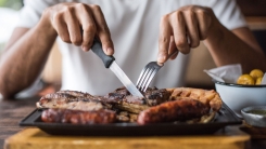 El consumo de carne cayó 12% desde enero y los argentinos comen casi 5 kilos menos que el año pasado - ADN . Agencia de Noticias