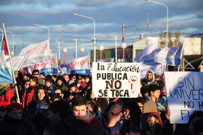 ADUF anuncia paro de 48 horas tras 300 días de reclamo por salarios