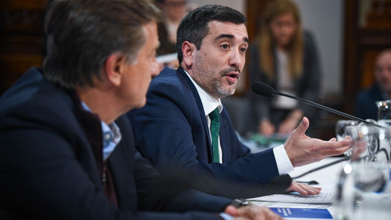 Coto advirtió que el gobierno fueguino autorizó y facturó al buque británico que ahora repudia