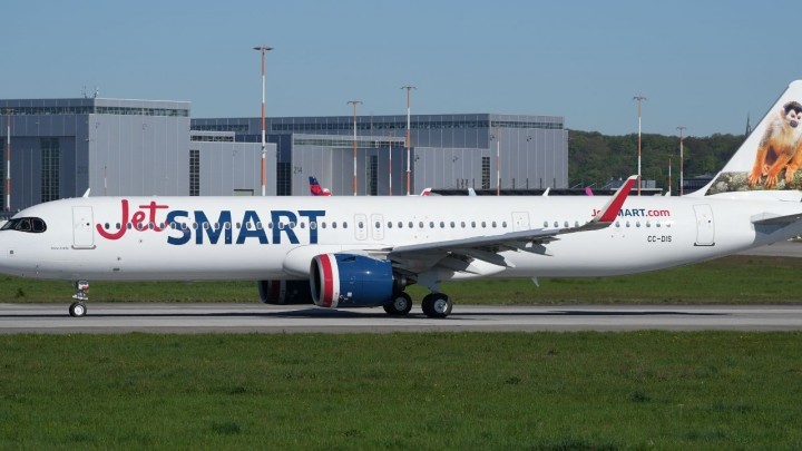 Servicio Nacional de Migraciones embarga cuentas de JetSmart por multas no pagadas de $781 millones