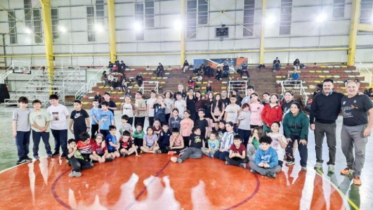 Más de 200 chicos participaron del cierre mensual de mini atletismo