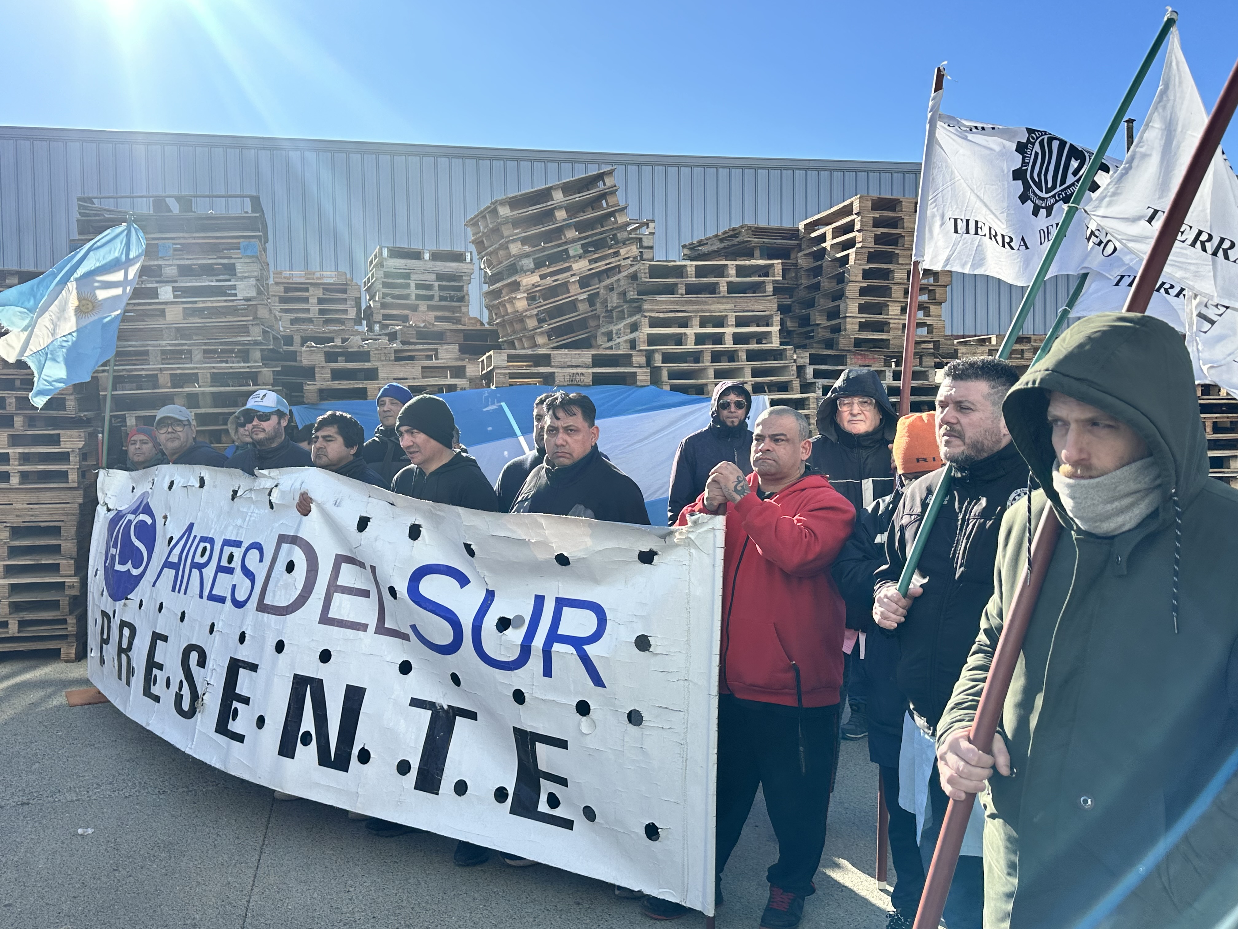 Tras 188 días, trabajadores entregaron la planta de ex Aires del Sur