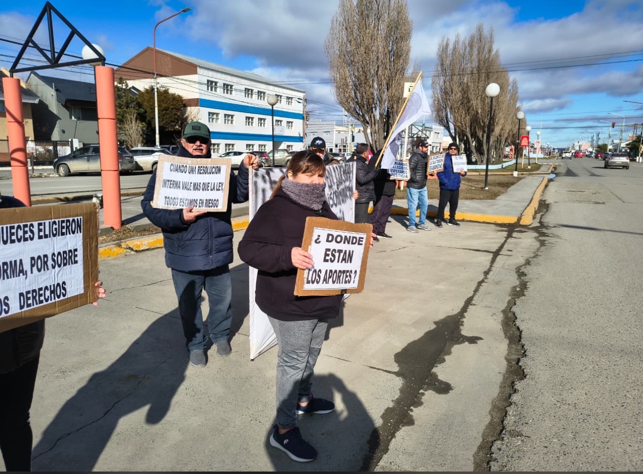 Policías retirados van a juicio político tras 15 meses de reclamos