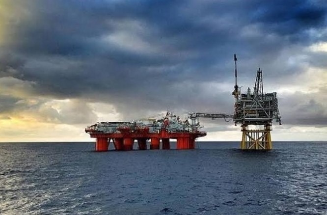 Denuncian a cinco empresas por explotar petróleo en Malvinas sin autorización