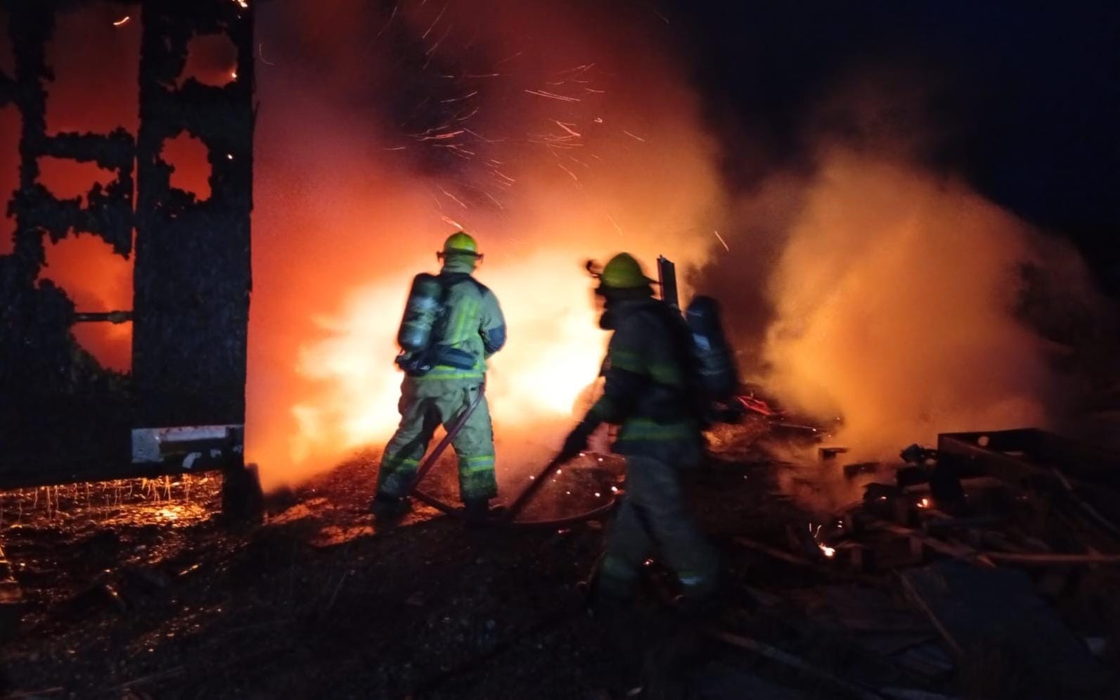 Incendio en vivienda desocupada de Río Grande por falla en calefactor