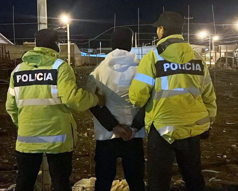 Aprehendieron a un joven que amenazó a policías con un cuchillo