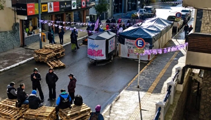 Comercio de Ushuaia reclama por caída de ventas por cortes docentes