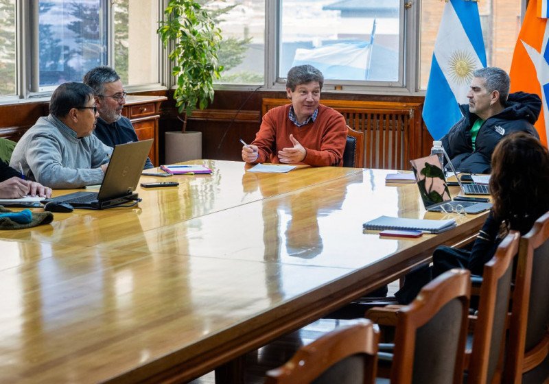 Gobierno presentó una propuesta integral al Sutef
