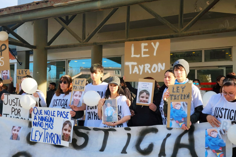 La mamá de Tayron habló por primera vez frente al hospital