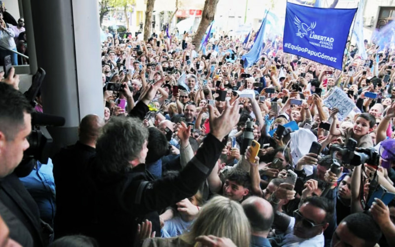 Milei y Santilli activaron la campaña bonaerense