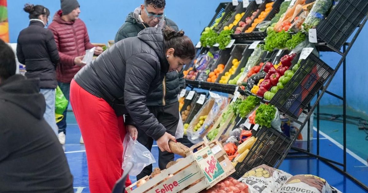 "El Mercado en tu Barrio" volvió a la Margen Sur con gran convocatoria de vecinos