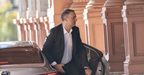 Adorni presentó su descargo y negó un pago de 245.000 dólares