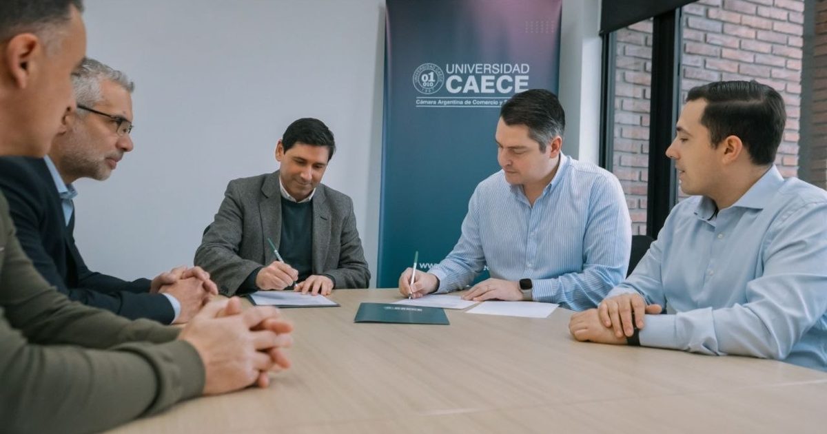 Río Grande firmó un convenio con la Universidad CAECE para ampliar su oferta académica