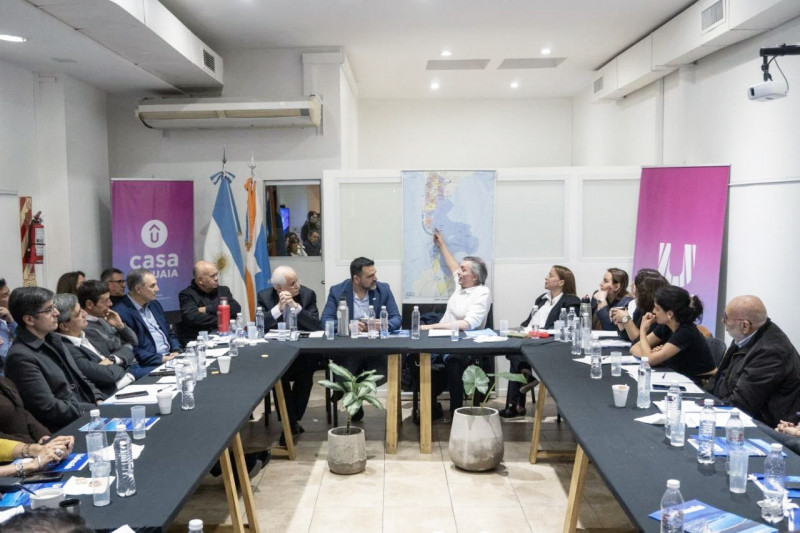Vuoto mantuvo una reunión estratégica con diputados