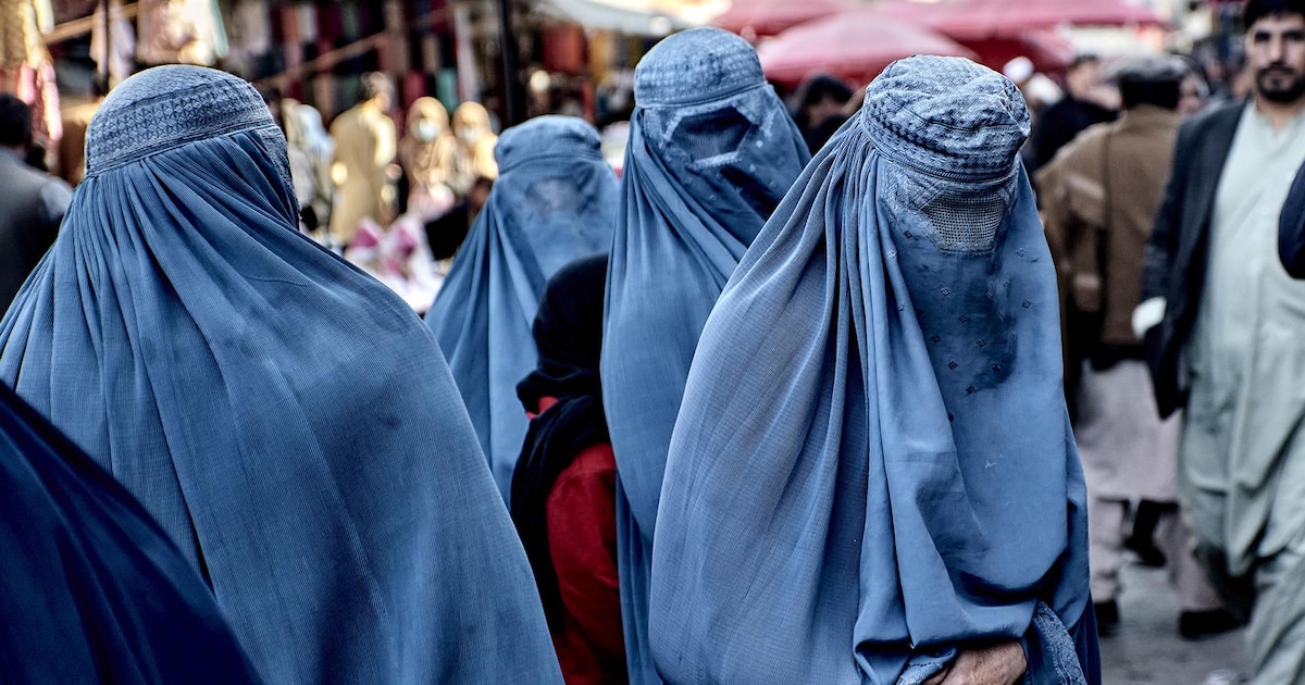 Apartheid de género en Afganistán: mujeres y niñas fueron arrestadas por incumplir el código de vestimenta impuesto por los talibanes