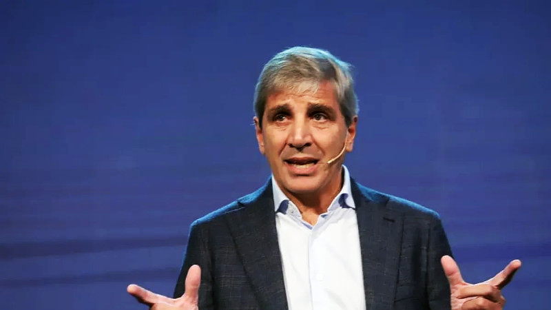 Luis Caputo volvió a negar una devaluación financiera