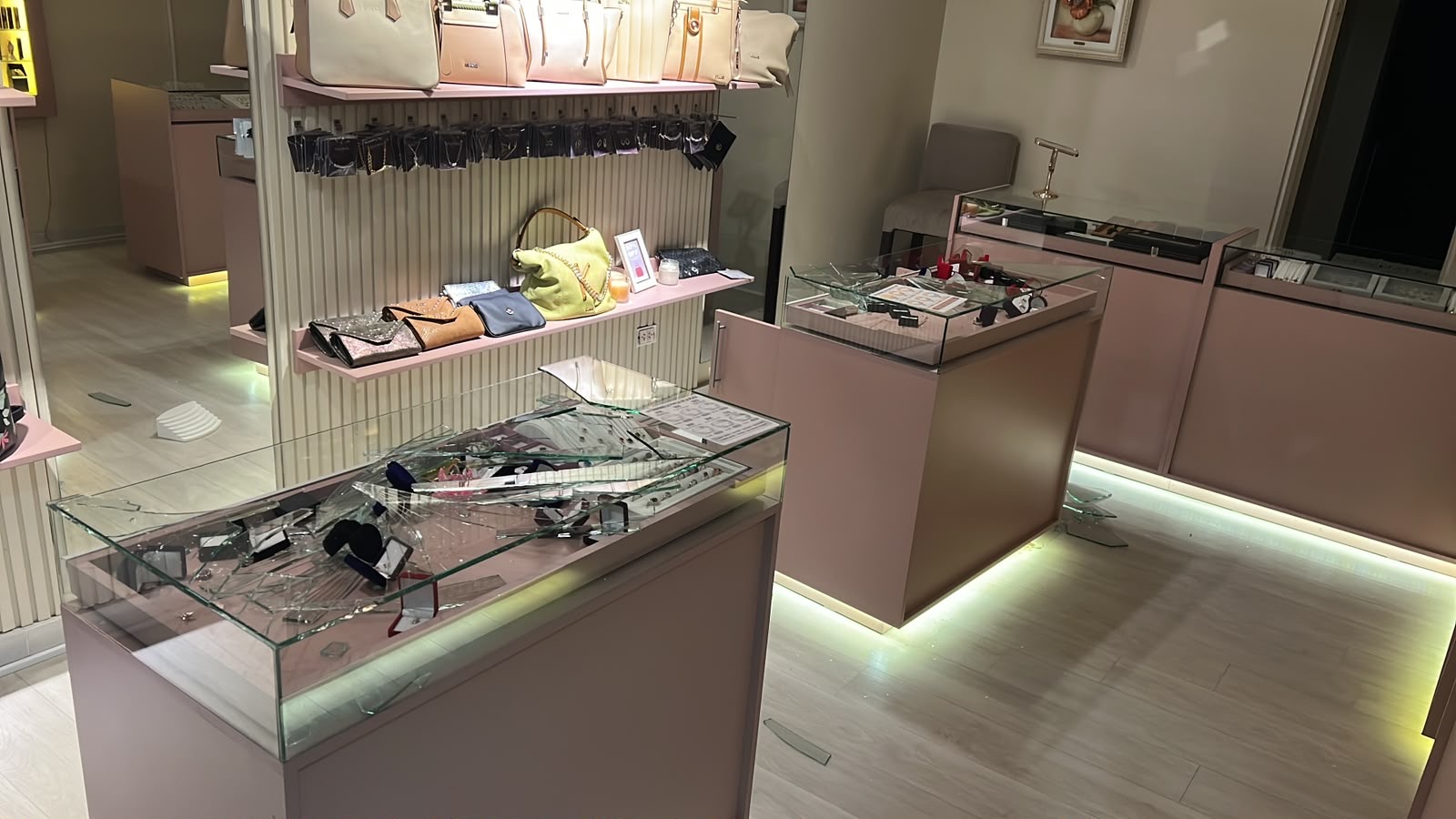 Robaron la joyería Valenza y estiman pérdidas de hasta 20 mil dólares