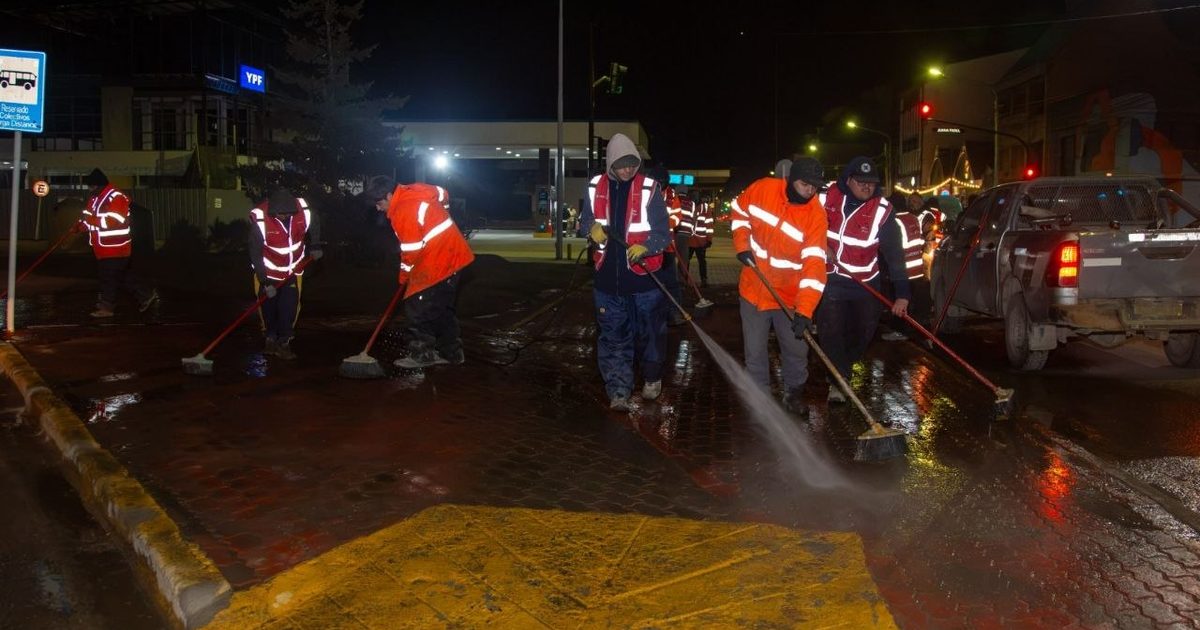 Ushuaia avanza con la limpieza y recuperación de veredas y cordones