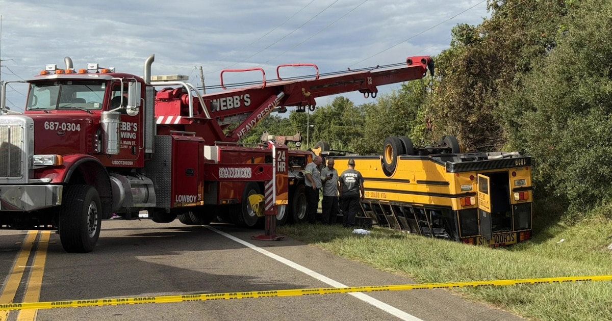 Tragedia con un autobús escolar en Florida: dos muertos, entre ellos una estudiante, tras un choque en cadena