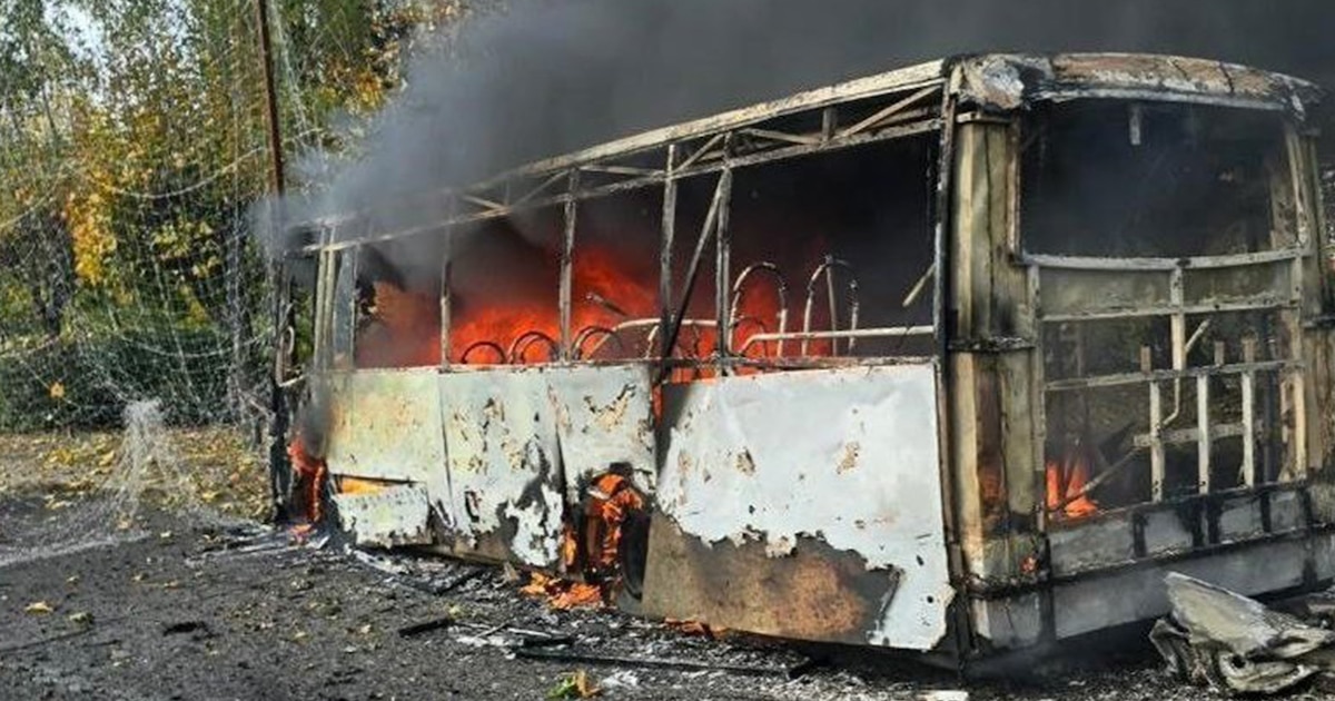 Un ataque ruso contra dos autobuses de pasajeros dejó al menos 30 muertos y 18 heridos en Ucrania