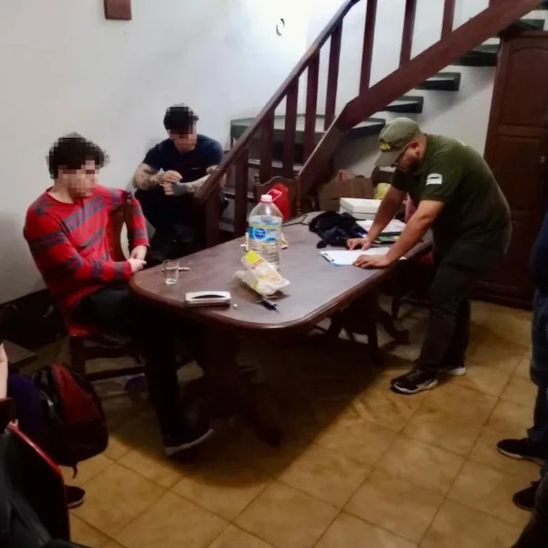 Chaco: detuvieron a dos hombres acusados de planificar un tiroteo masivo en escuelas con ayuda de la IA