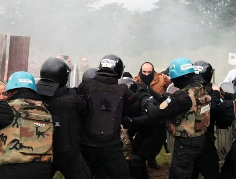 Dos policías en capacitación internacional de la ONU