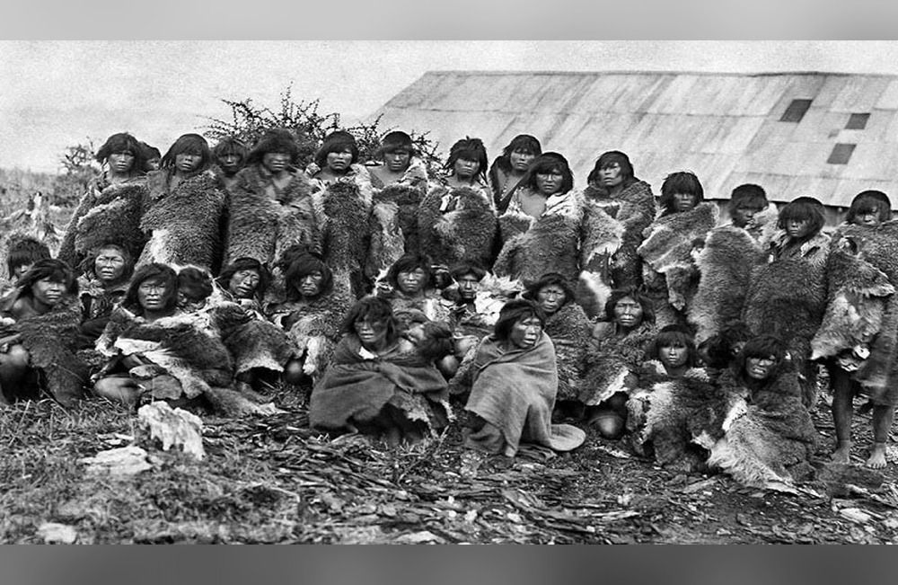 Documento oficial reconoce el genocidio de selk'nam, yaganes y kawésqar
