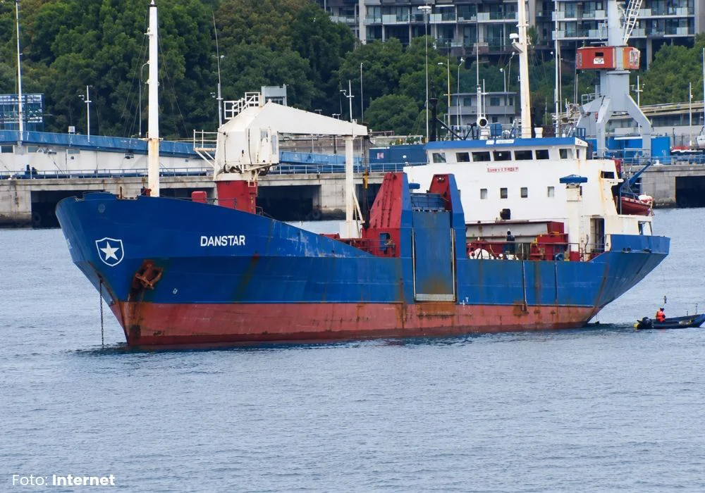 Chile inicia ruta Punta Arenas-Malvinas y Argentina descarta interceptar barco